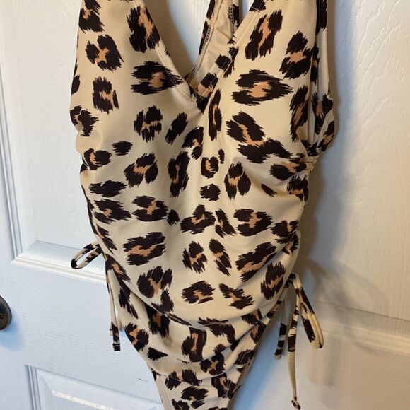 Kona Sol- cheetah print one piece swimsuit- size small - Picture 3 of 8